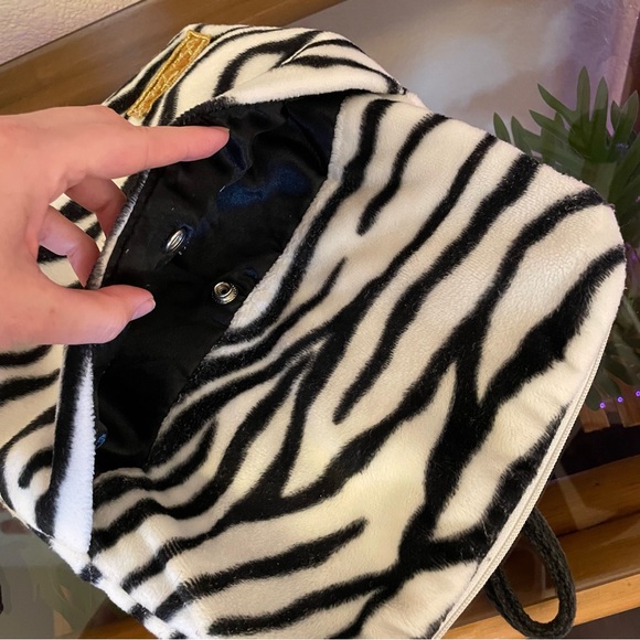🦓 90s Fur-Totes Zebra Plush Backpack Small/Mini Rave Festival Backpack - Picture 6 of 7